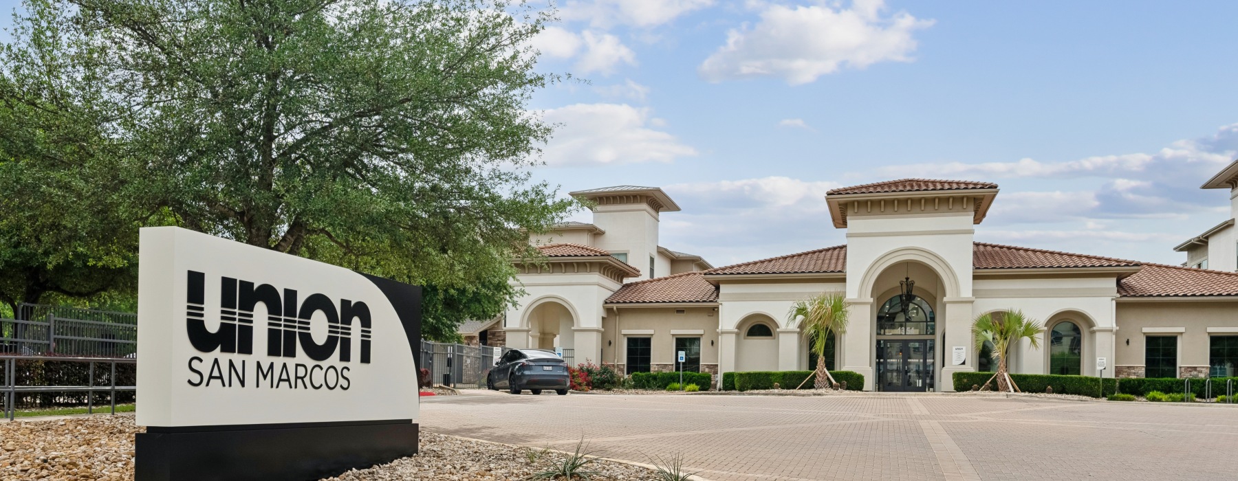 exterior of Union San Marcos